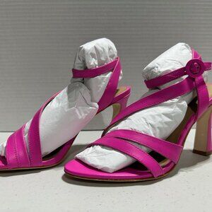 NIB 8.5M Bernardo Leslie Fuschia Sandals